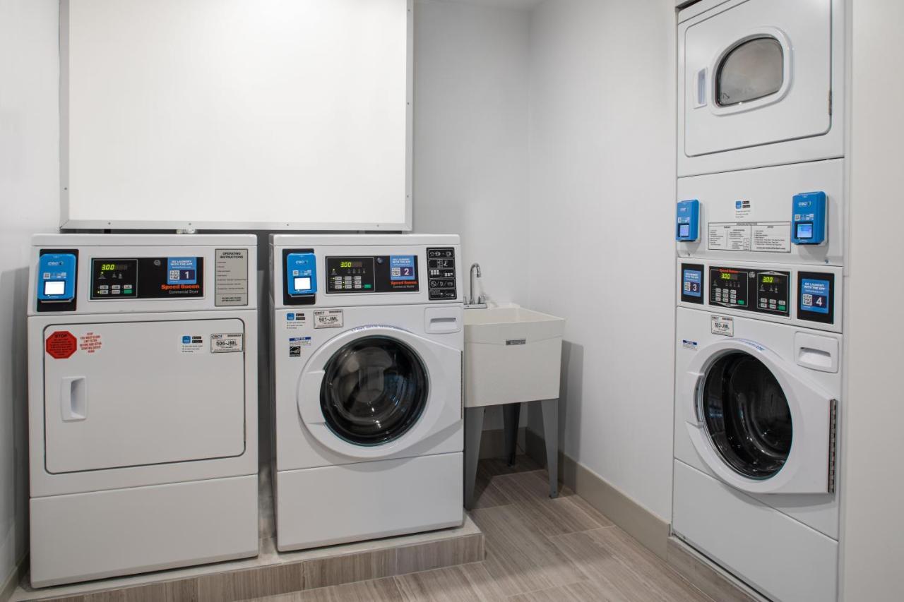 Holiday Inn Express & Suites Woodside Laguardia Airport نيو يورك المظهر الخارجي الصورة